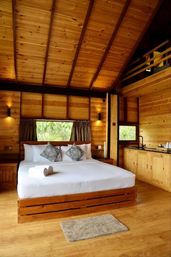 Riverbank Resort غامبولا المظهر الخارجي الصورة