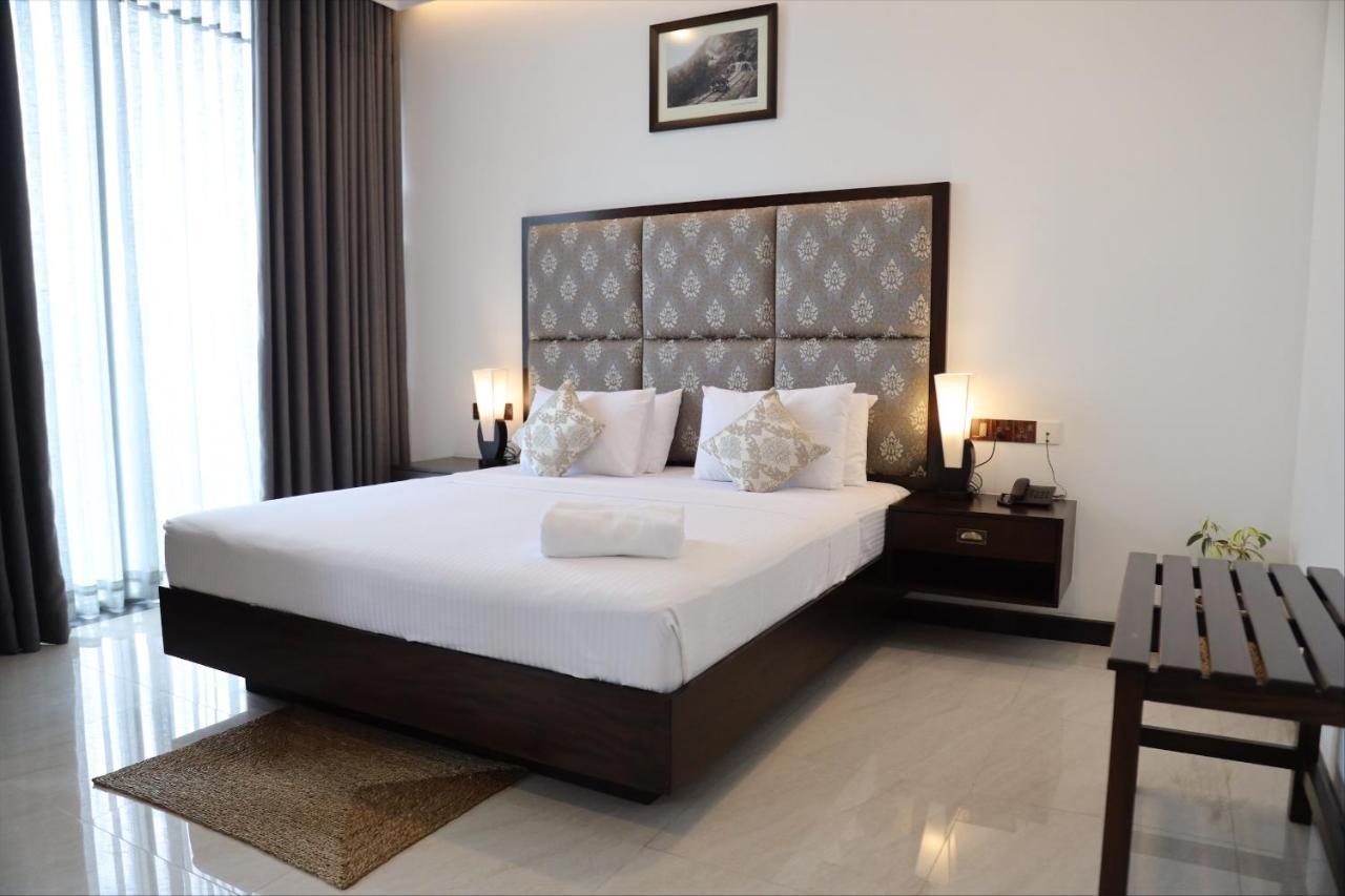 Riverbank Resort غامبولا المظهر الخارجي الصورة