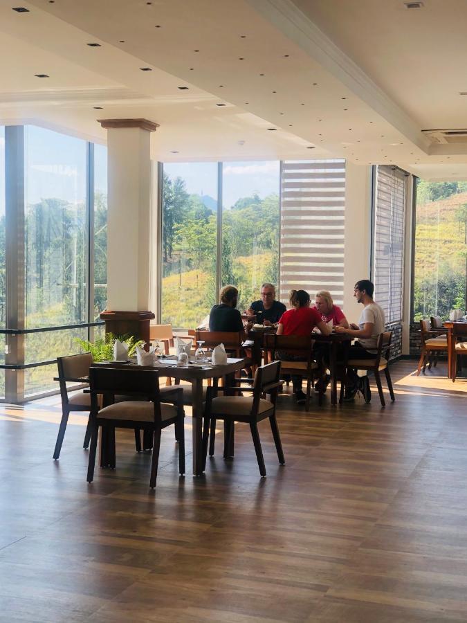 Riverbank Resort غامبولا المظهر الخارجي الصورة