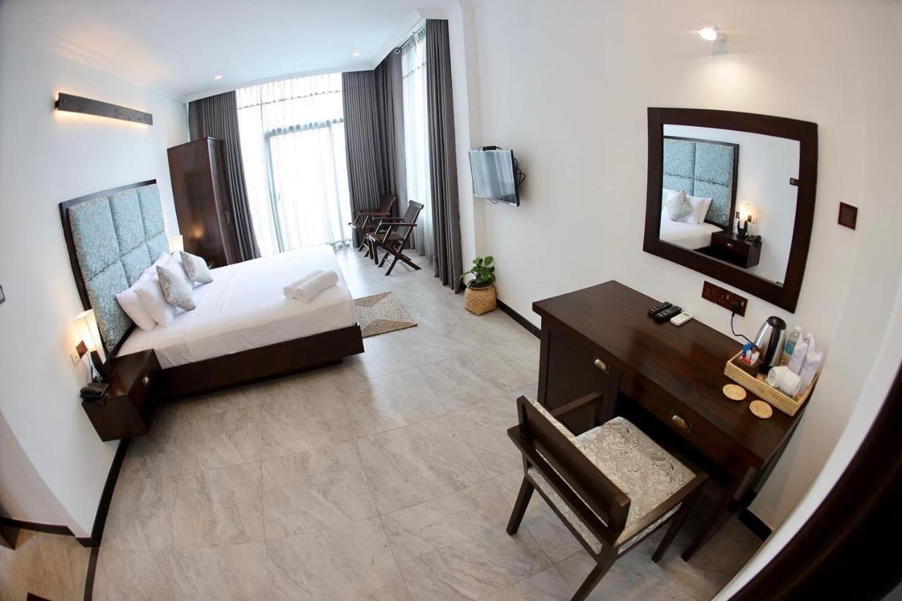 Riverbank Resort غامبولا المظهر الخارجي الصورة