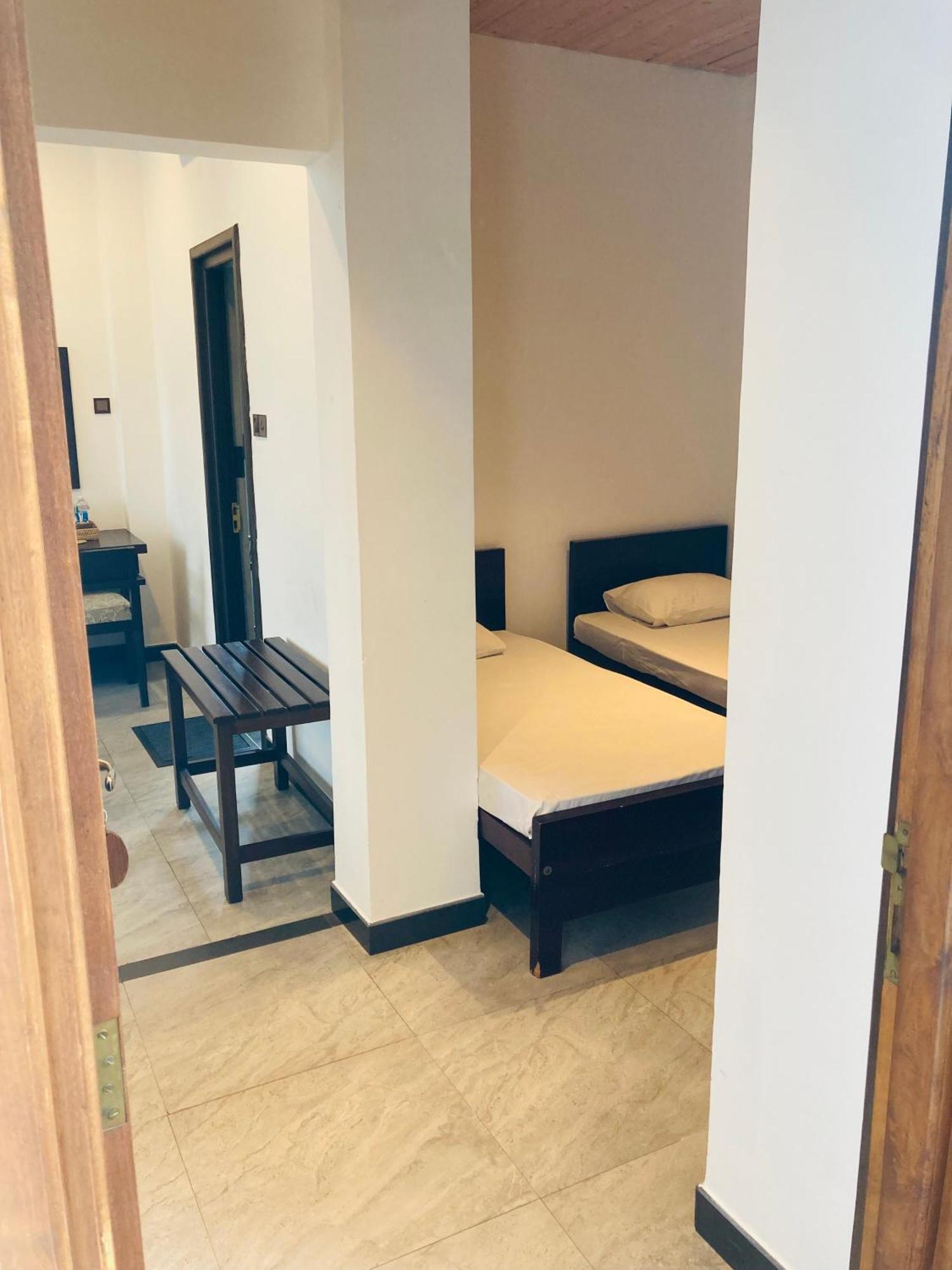 Riverbank Resort غامبولا المظهر الخارجي الصورة