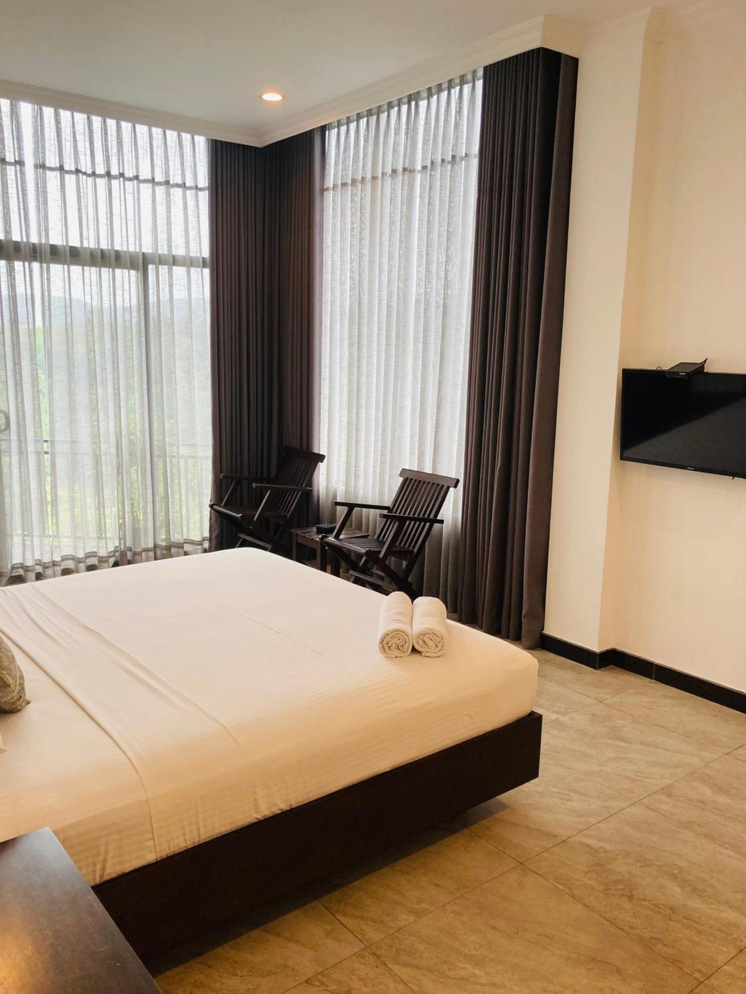 Riverbank Resort غامبولا المظهر الخارجي الصورة