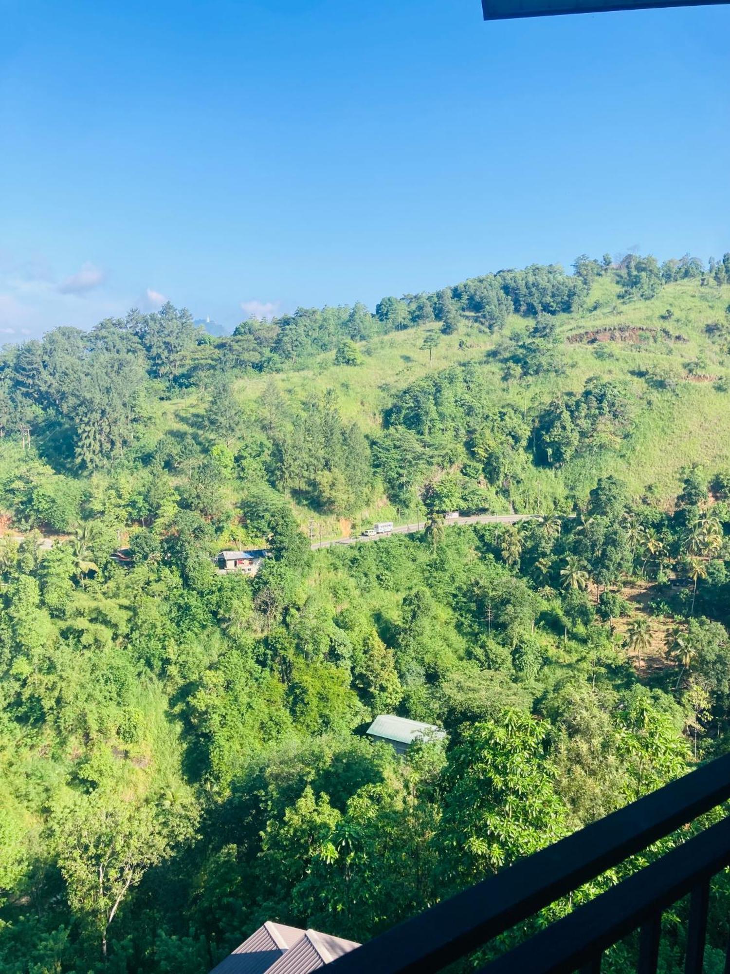 Riverbank Resort غامبولا المظهر الخارجي الصورة