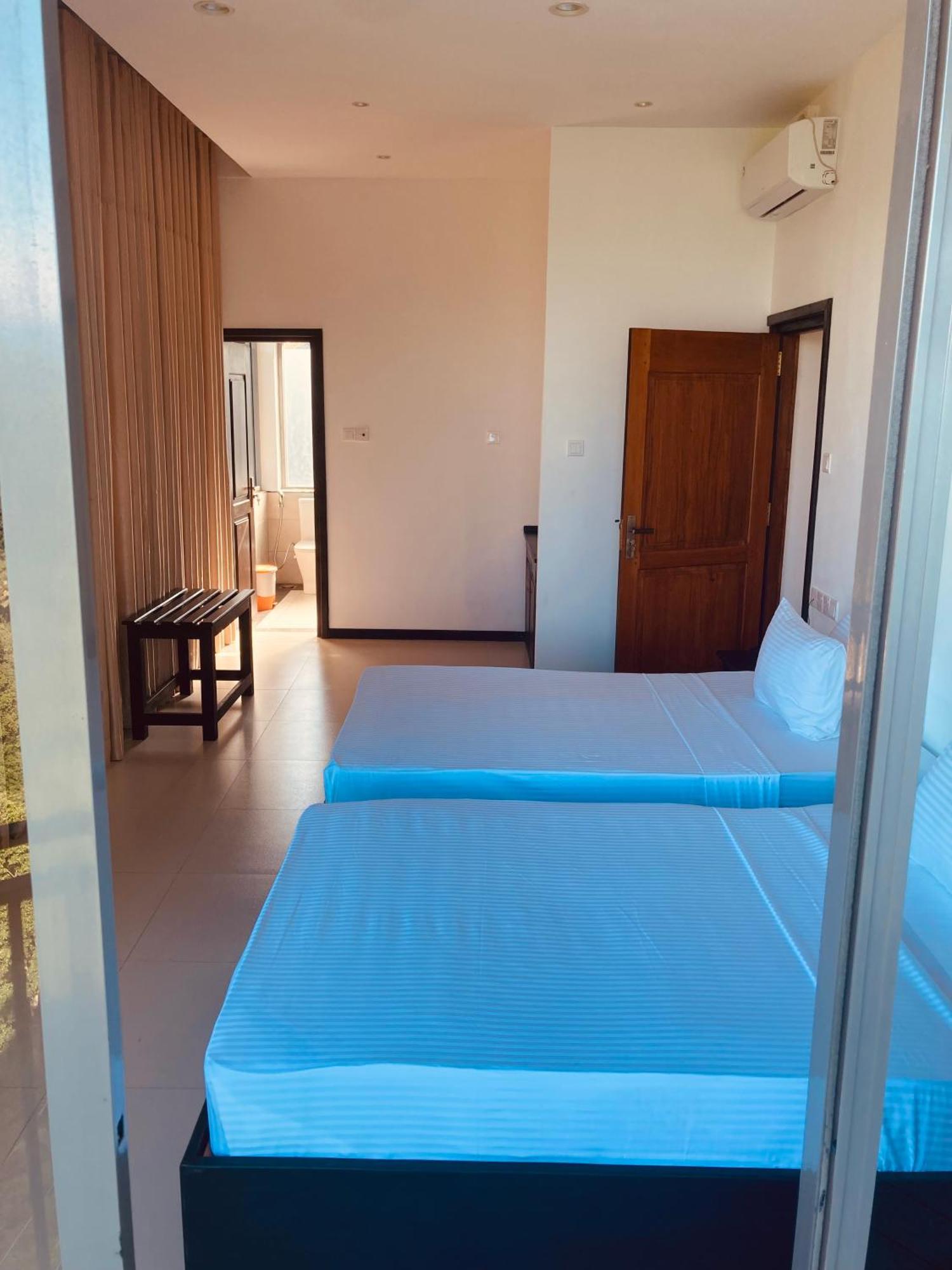 Riverbank Resort غامبولا المظهر الخارجي الصورة