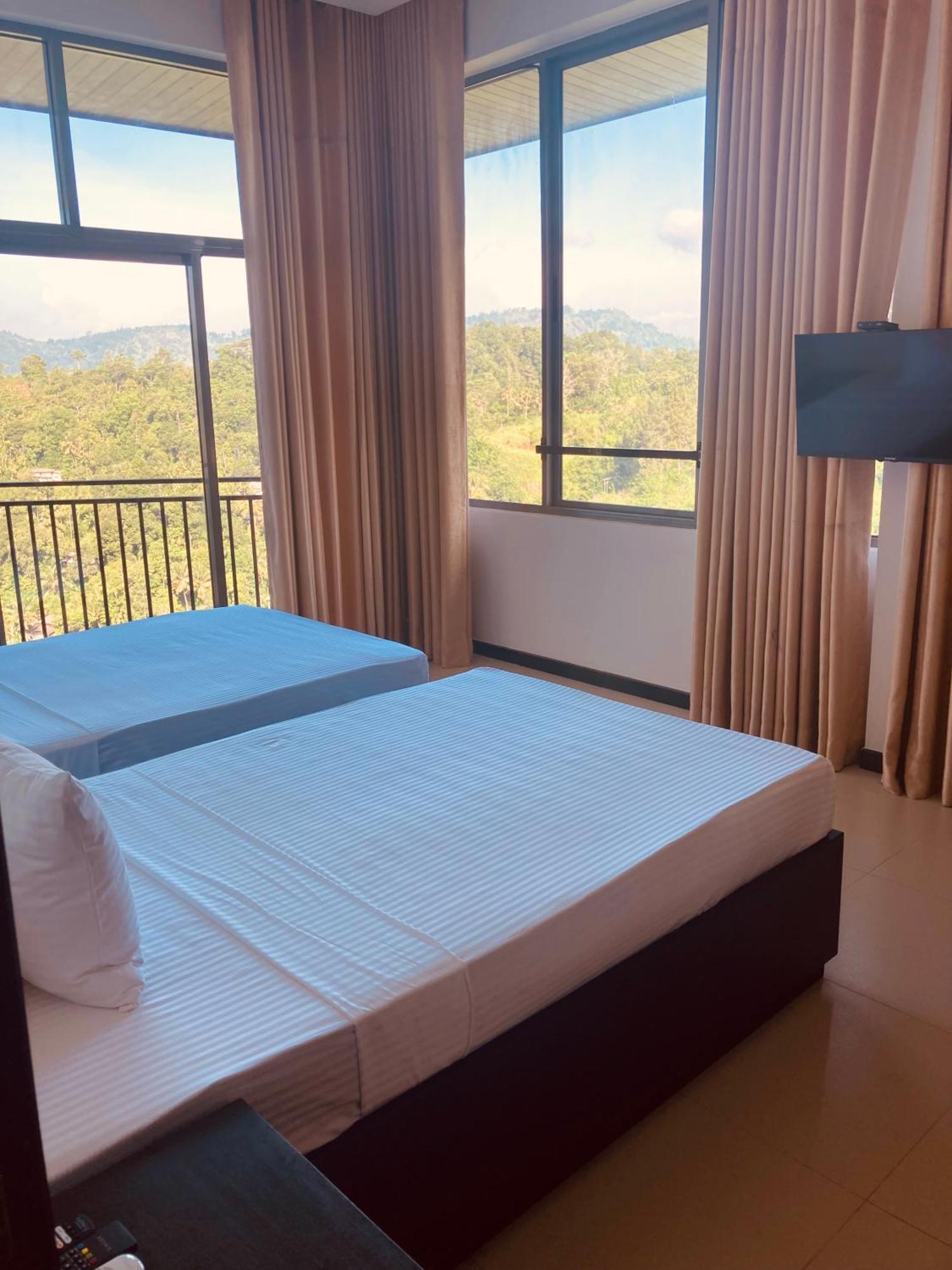 Riverbank Resort غامبولا المظهر الخارجي الصورة