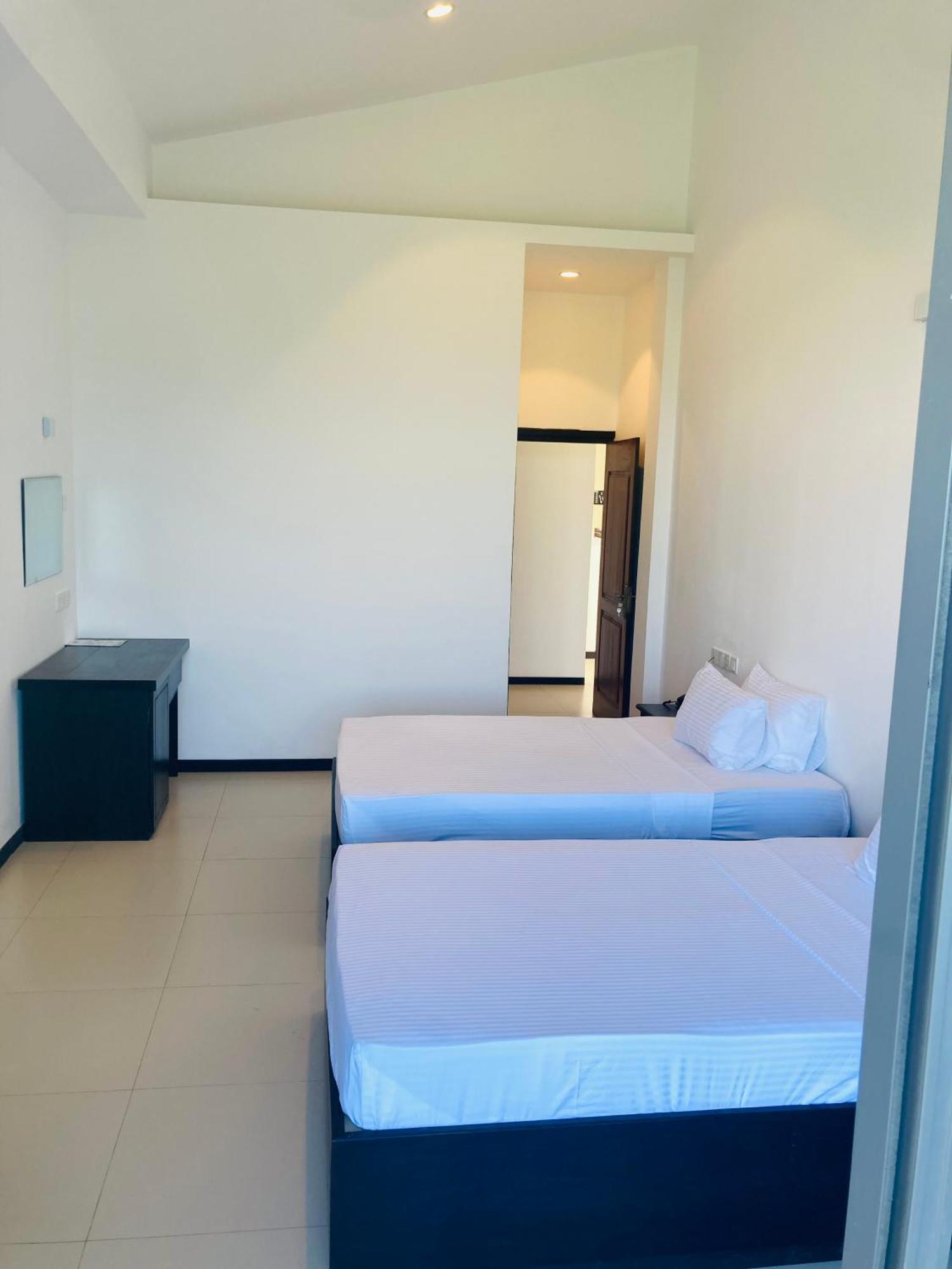 Riverbank Resort غامبولا المظهر الخارجي الصورة