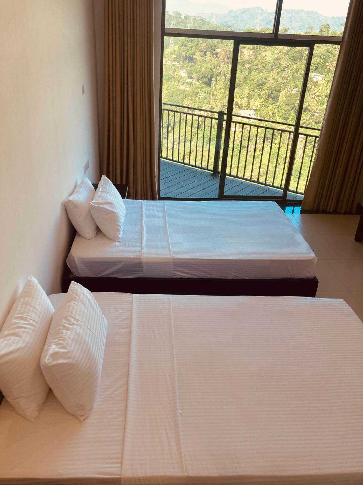 Riverbank Resort غامبولا المظهر الخارجي الصورة