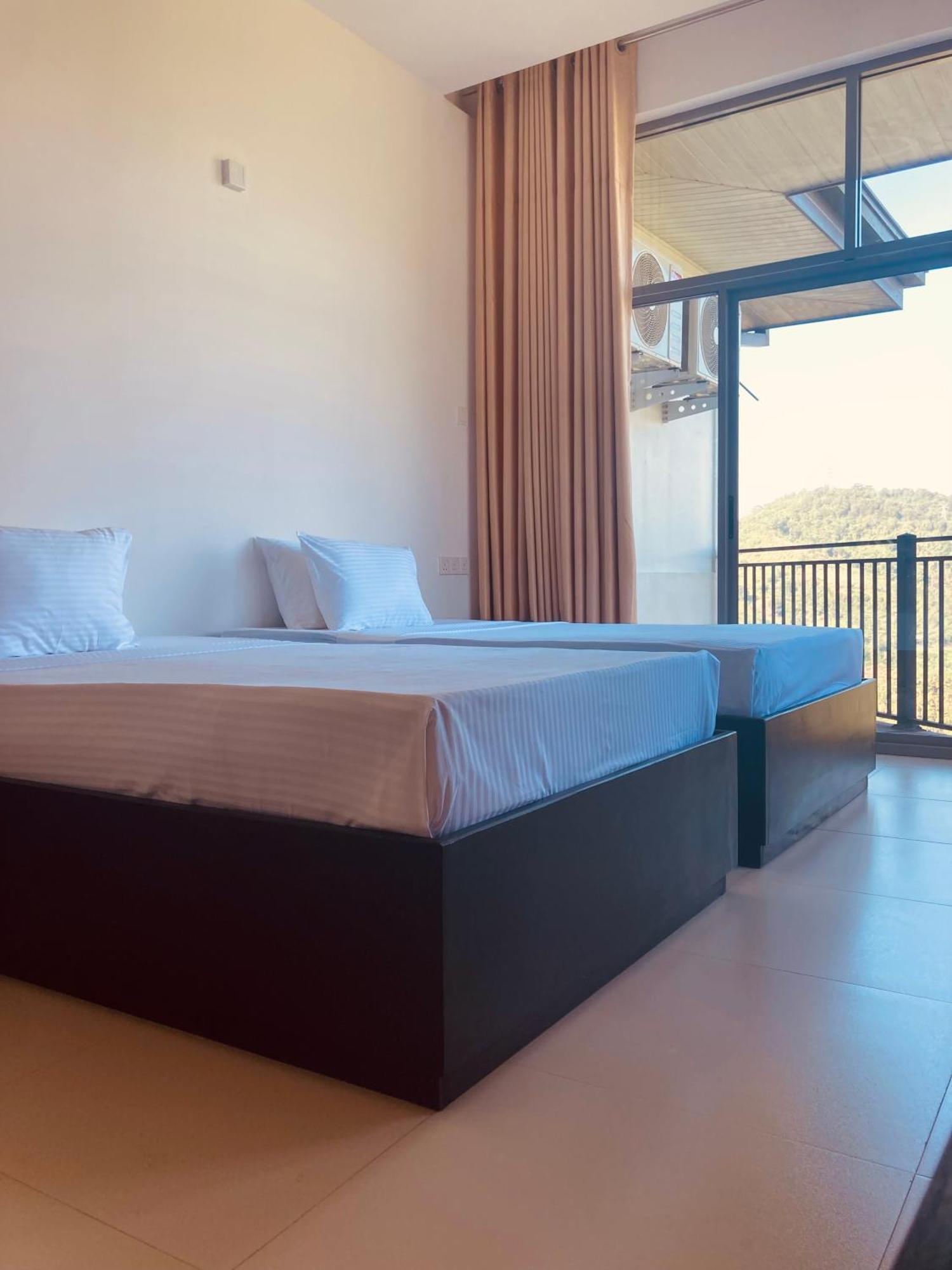 Riverbank Resort غامبولا المظهر الخارجي الصورة