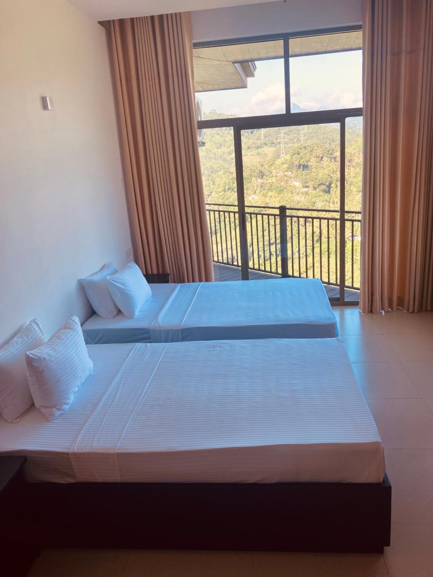 Riverbank Resort غامبولا المظهر الخارجي الصورة